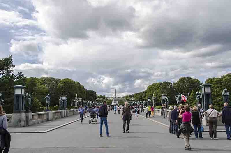 50 - Noruega - Oslo - parque Vigeland - El Puente
